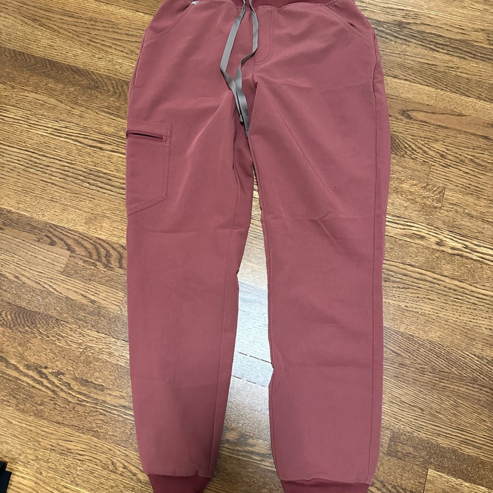 Figs Zamora Women’s Scrub Jogger Pants in Mauve